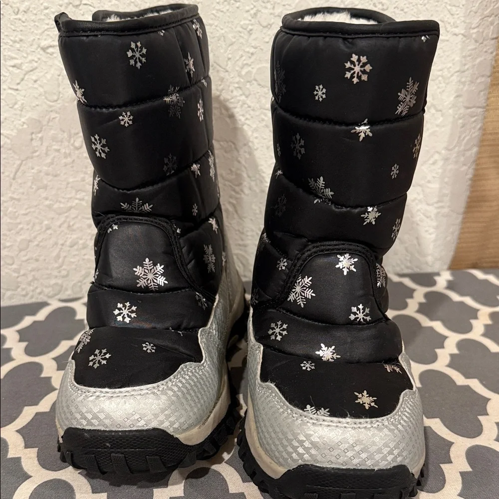 Kids Coga Snow Boots - Black and White Size 1.5
